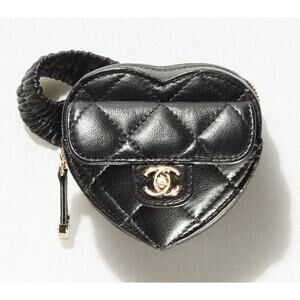 Chanel 22S Black Runway Heart Mini Lambskin Quilted Flap Zipped Arm Coin Purse